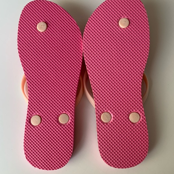 Old Navy pink and white striped flip flops size 6 - Picture 2 of 3